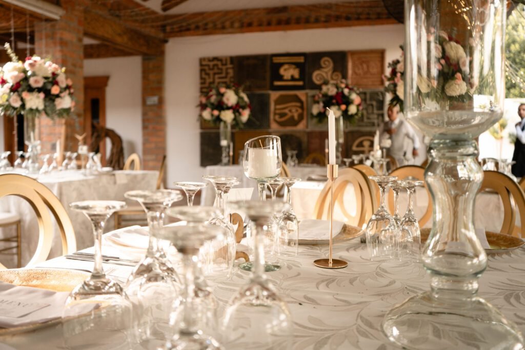 Tendencias de Bodas 2025 decoracion-boda-minimalista-colombia