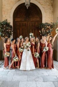 .tendencias vestimenta damas de honor y novio