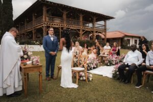 pareja de novios en boda