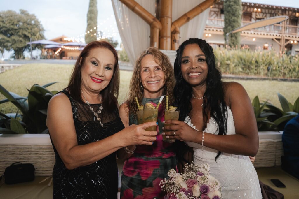 Novia y 2 amigas
